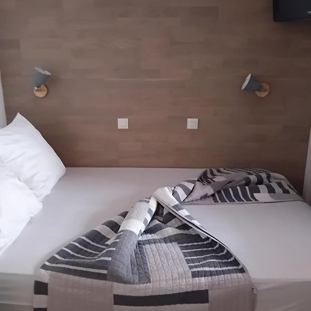 Appartement T2 avec piscine a 100 m de la plage Six-Fours-les-Plages Extérieur photo