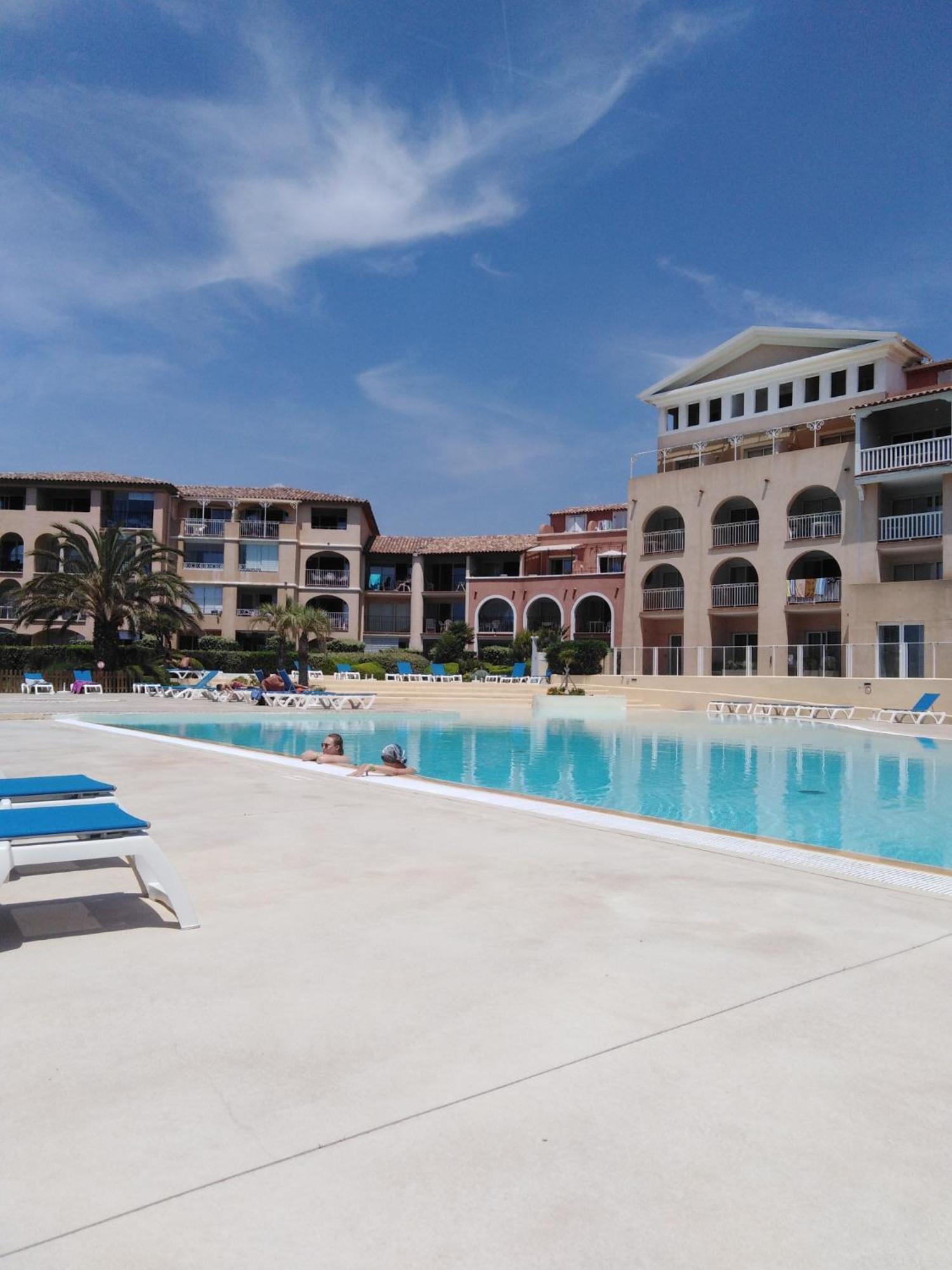 Appartement T2 avec piscine a 100 m de la plage Six-Fours-les-Plages Extérieur photo